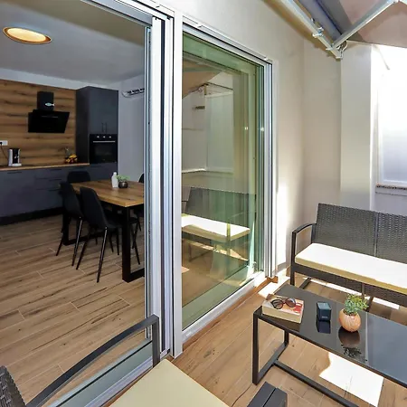 Luxury Gino 公寓 *