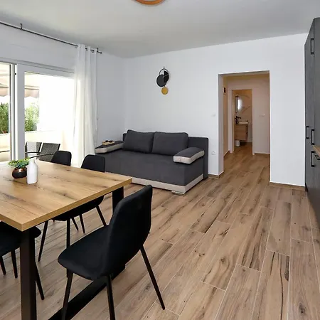 Luxury Gino Apartamento *